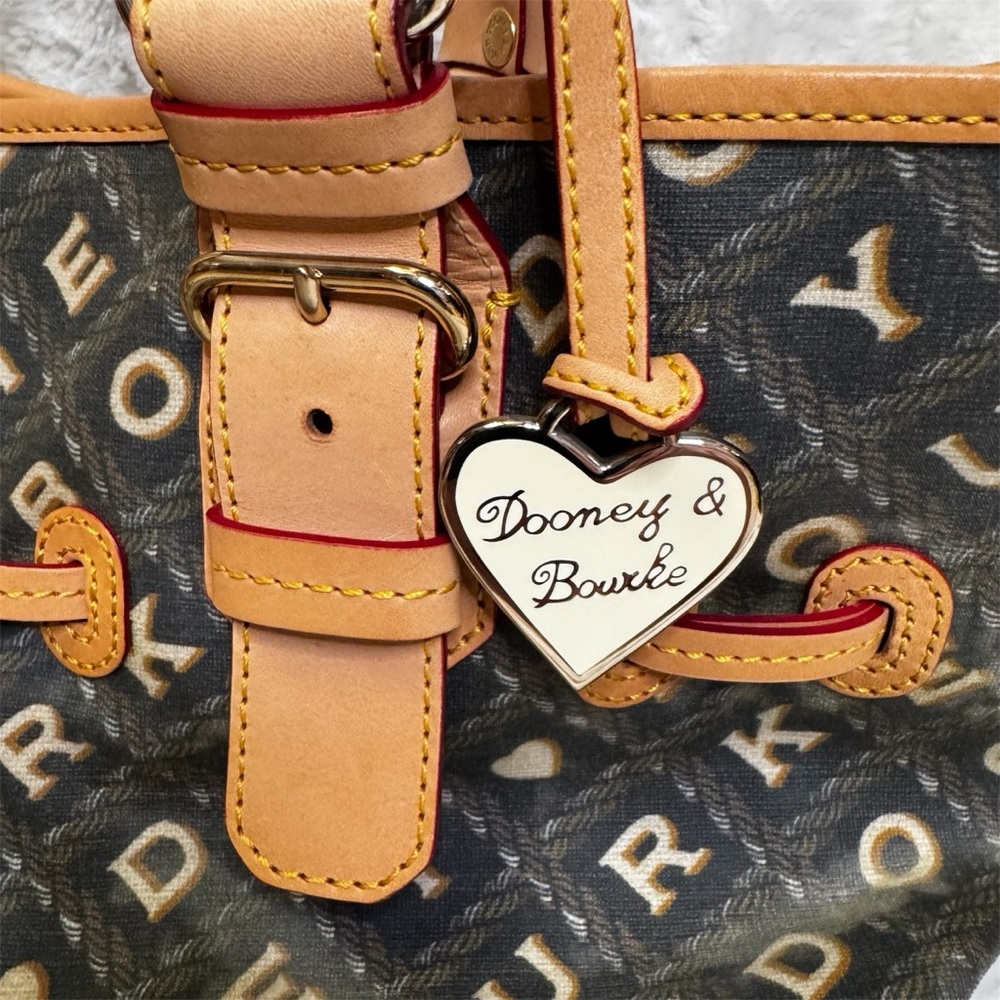 ❣️SOLD❣️Dooney & Bourke Medium  Chiara Bag Brown Tan Approx 13x9x5 8” Strap Drop - Picture 3 of 15
